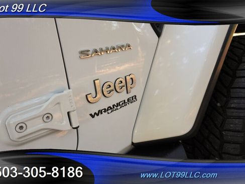 Used 2018 Jeep Wrangler Unlimited Sahara AWD/4WD image 31