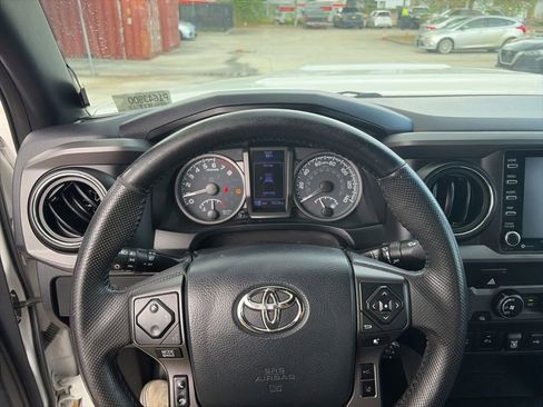 Used 2020 Toyota Tacoma TRD Sport w/ Technology Package image 14