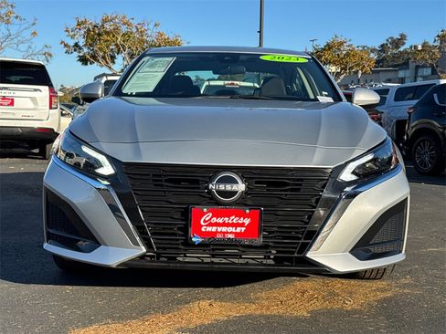 Used 2023 Nissan Altima 2.5 SV image 5