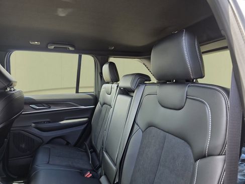 New 2026 Jeep Grand Cherokee Altitude RWD image 7