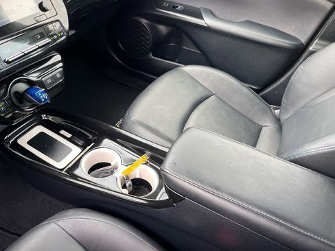 Used 2016 Toyota Prius Three Touring image 19