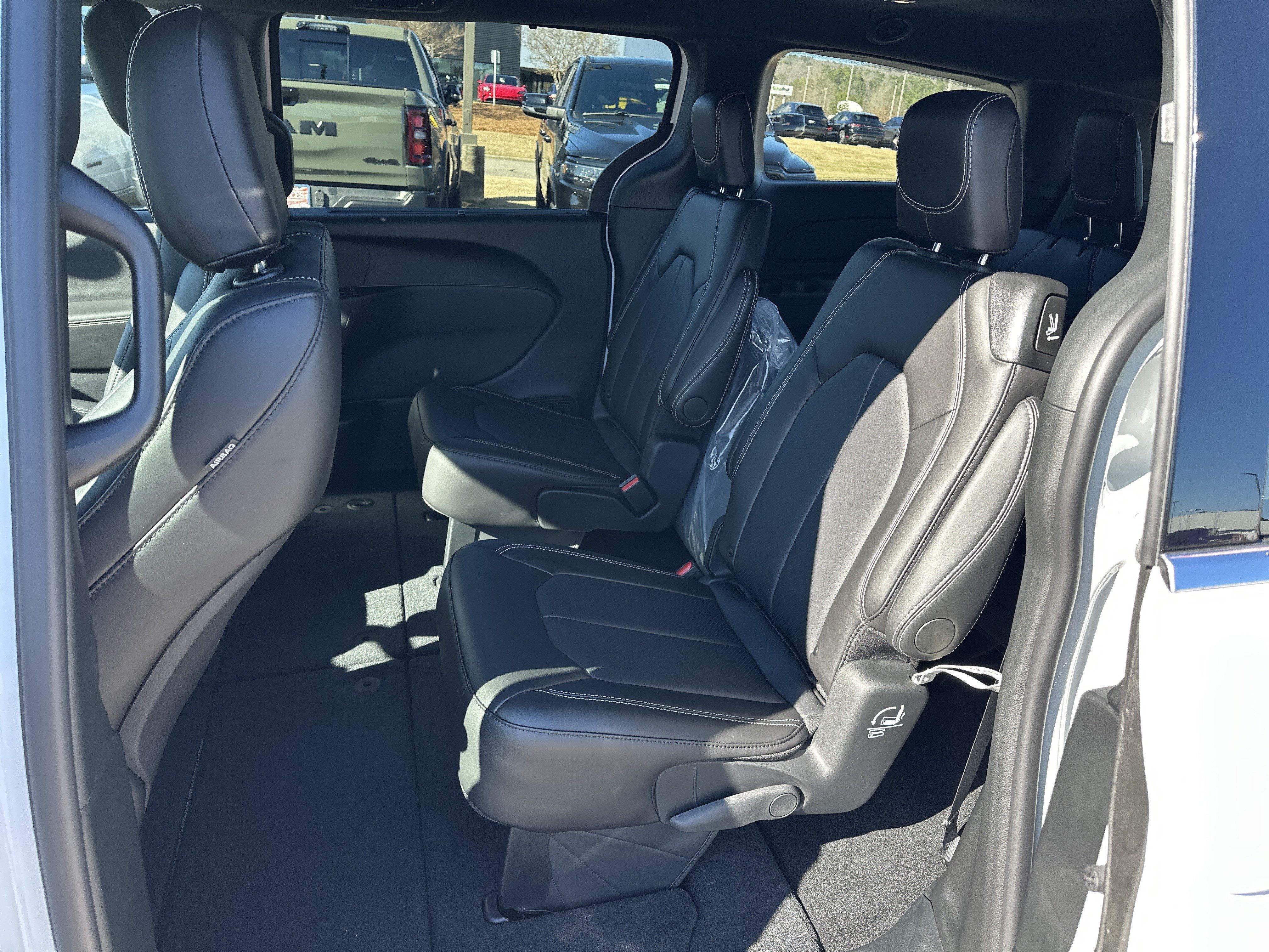 New 2026 Chrysler Pacifica Select FWD image 24