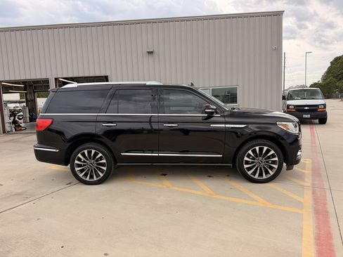 Used 2019 Lincoln Navigator Select RWD image 6