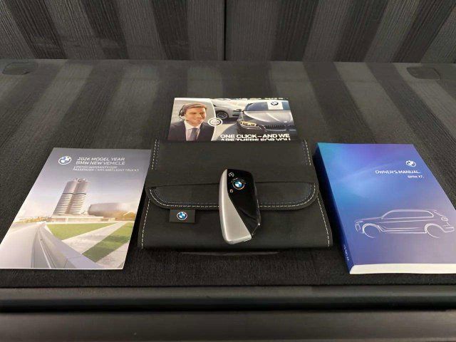 Used 2026 BMW X7 xDrive40i w/ Premium Package AWD/4WD image 11