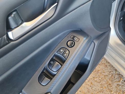 Used 2024 Nissan Altima 2.5 SV image 10