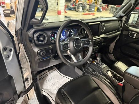 Used 2023 Jeep Wrangler Unlimited Sahara AWD/4WD image 44