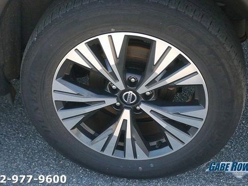 Used 2021 Nissan Rogue SV image 9