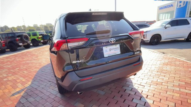 Used 2023 Toyota RAV4 LE FWD image 8