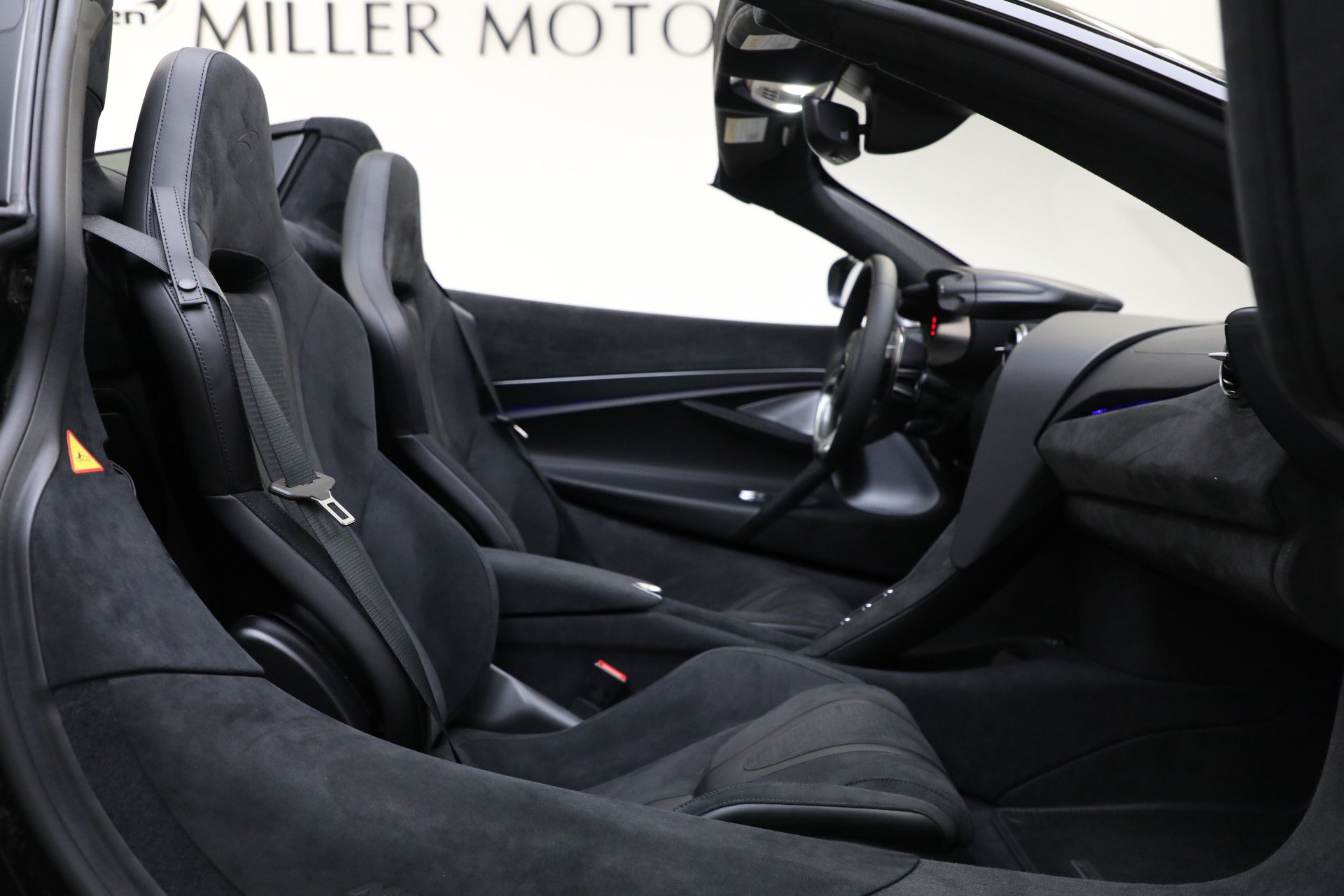 Used 2024 McLaren 750S Spider RWD image 29