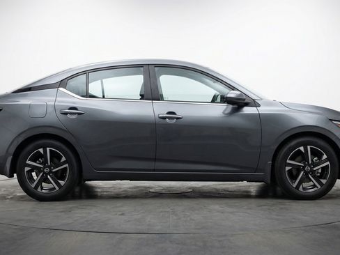 Used 2025 Nissan Sentra SV image 11