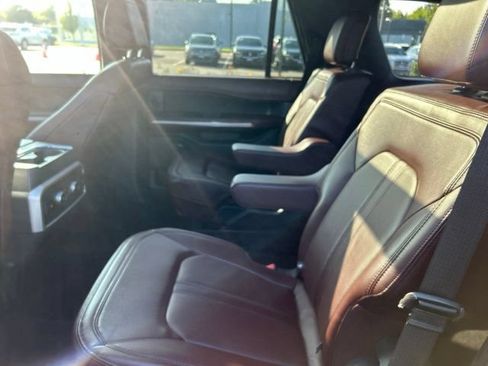 Used 2022 Ford Expedition Limited AWD/4WD image 10