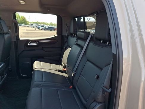 Used 2022 Chevrolet Silverado 1500 LT Trail Boss w/ LT Trail Boss Premium Package AWD/4WD image 8