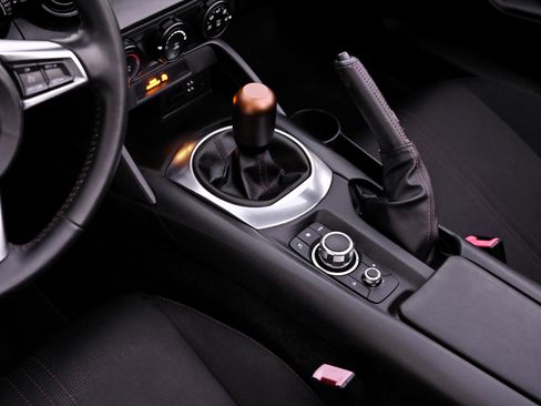 Used 2017 MAZDA MX-5 Miata Club image 13
