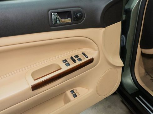 Used 2002 Volkswagen Passat GLX image 17