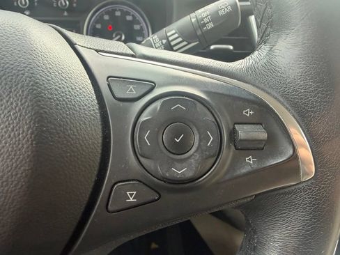 Used 2018 Buick Enclave Essence AWD/4WD image 27
