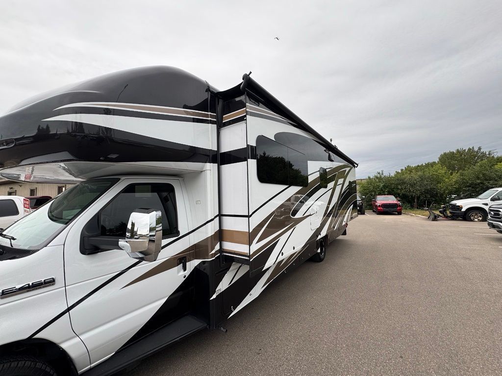 Used 2017 Ford E-450 and Econoline 450 Super Duty w/ Motorhome Prep Package RWD image 12