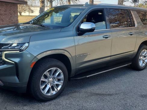 Used 2023 Chevrolet Suburban Premier image 1