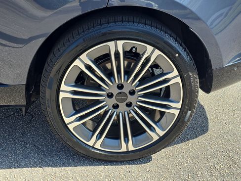 New 2026 Land Rover Range Rover Long Wheelbase SE image 33