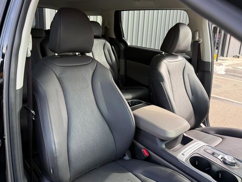 Used 2026 Kia Carnival LXS image 12