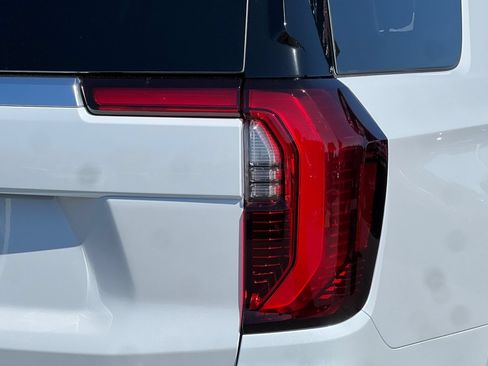 New 2026 GMC Yukon Denali w/ Denali Reserve Package AWD/4WD image 25