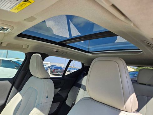 Used 2021 Volvo XC40 T5 Momentum w/ Protection Package Premier image 22