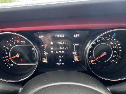 Used 2023 Jeep Gladiator Rubicon w/ Cold Weather Group AWD/4WD image 22