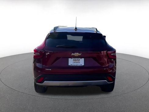Used 2025 Chevrolet Trax LT w/ LT Convenience Package image 10