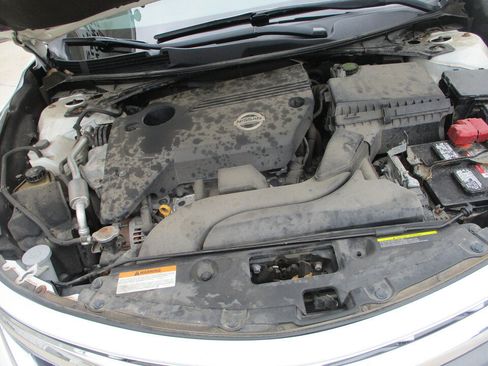 Used 2015 Nissan Altima 2.5 SV w/ Convenience Package FWD image 4