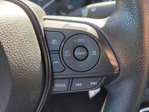 Certified 2025 Toyota Corolla LE image 28