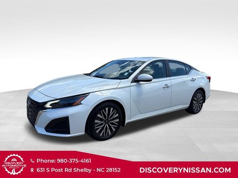 Certified 2024 Nissan Altima 2.5 SV w/ SV Premium Package FWD image 1