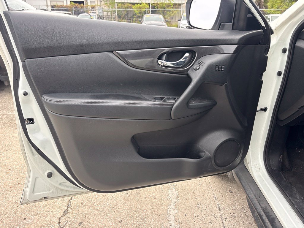Used 2020 Nissan Rogue SV w/ Premium Package FWD image 11