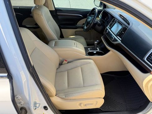 Used 2015 Toyota Highlander Limited Platinum AWD/4WD image 16