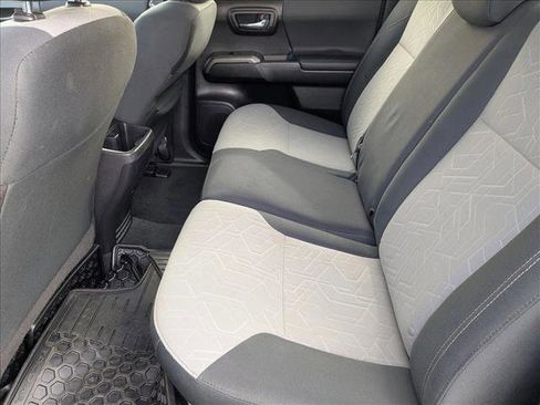 Used 2022 Toyota Tacoma TRD Off-Road image 16