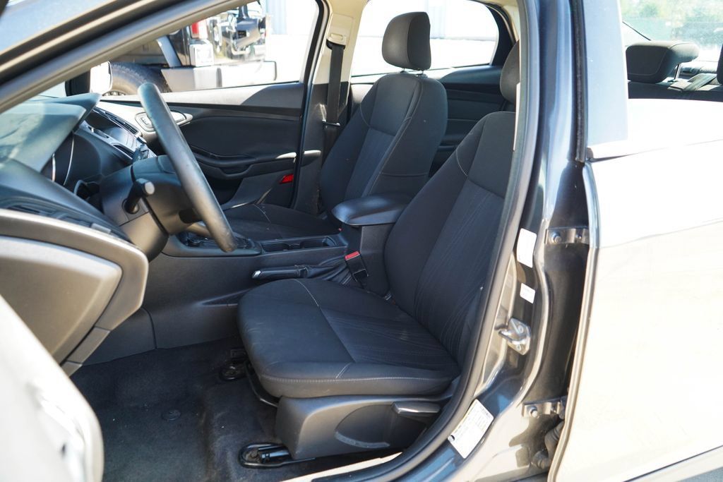 Used 2018 Ford Focus SE FWD image 7