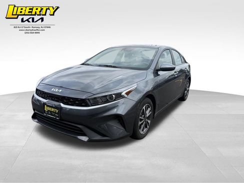 Used 2023 Kia Forte LXS FWD image 3