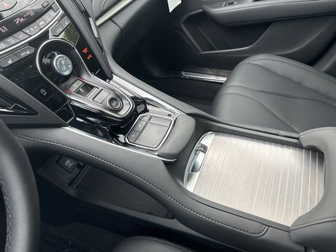 Used 2024 Acura RDX SH-AWD image 19