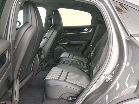 Used 2026 Porsche Cayenne Coupe AWD/4WD image 29