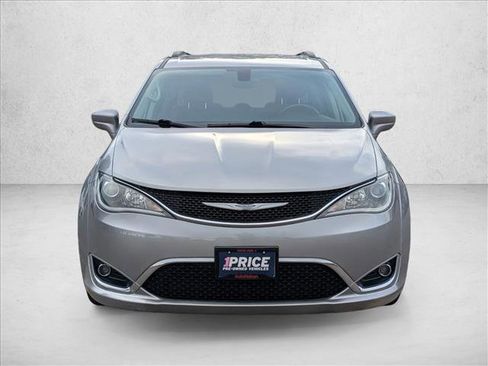 Used 2018 Chrysler Pacifica Touring-L image 2