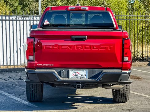 Used 2026 Chevrolet Colorado Z71 w/ Technology Package AWD/4WD image 4