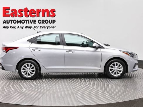Used 2022 Hyundai Accent SEL FWD image 4