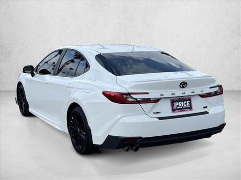 Used 2025 Toyota Camry SE FWD image 3