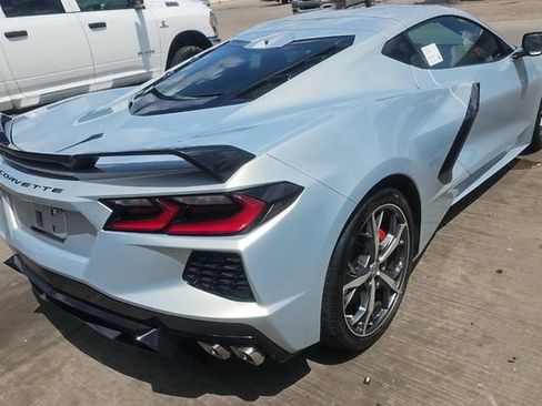 Used 2021 Chevrolet Corvette Stingray Preferred Cpe w/ Z51 Performance Package RWD image 4