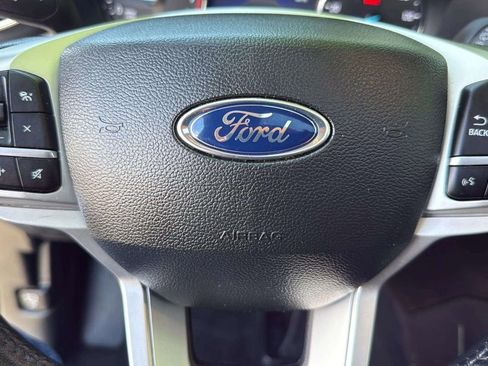 Used 2022 Ford Explorer XLT w/ Equipment Group 202A AWD/4WD image 17