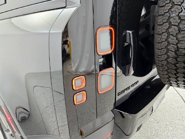 New 2026 Land Rover Defender 110 S AWD/4WD image 31