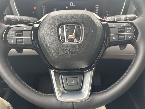 Used 2025 Honda Pilot Elite image 12