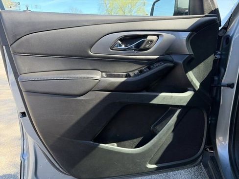 Used 2023 Chevrolet Traverse LT image 16