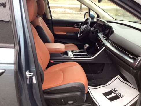 Used 2023 Kia Carnival SX Prestige image 33