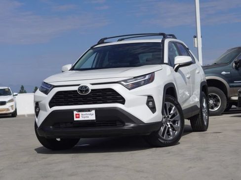 Used 2022 Toyota RAV4 XLE Premium FWD image 4