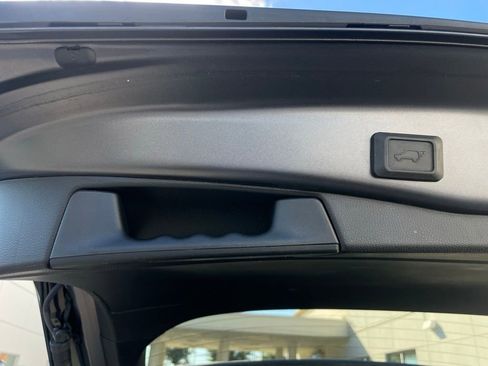 Used 2023 Toyota RAV4 XLE Premium image 41