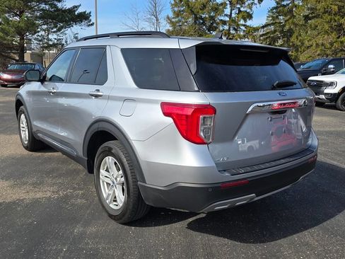 Certified 2023 Ford Explorer XLT w/ Equipment Group 202A AWD/4WD image 3